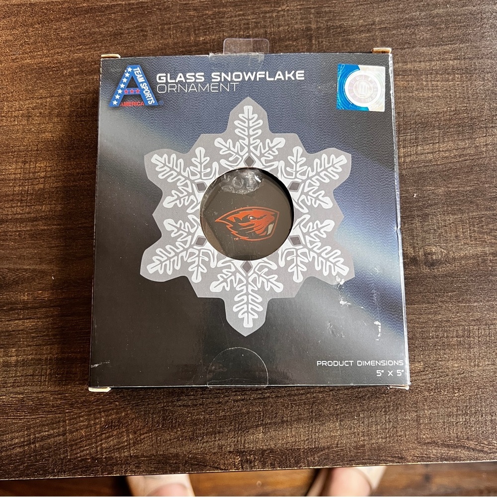OREGON  STATE BEAVERS  GLASS SNOWFLAKE ORNAMENT, OFFICIALLY LICENSED, NEW IN BOX